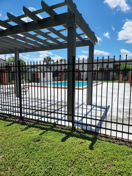 Building Photo - 1317 Airport Dr