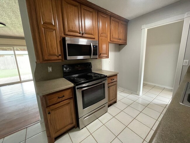 Building Photo - Edmond Rental