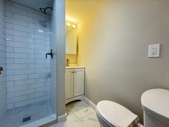 Building Photo - 38 Clifton Ave