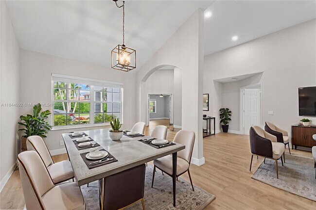 Building Photo - 2587 Jardin Ct