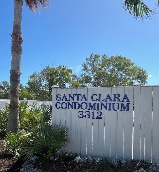 Entry - 3312 Northside Dr