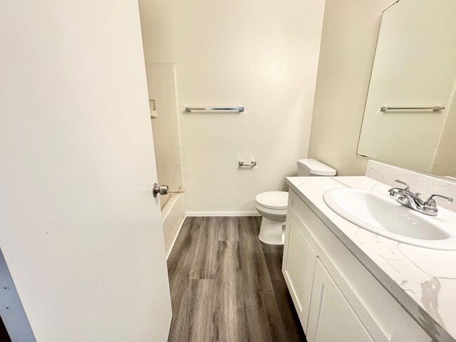 Building Photo - BEAUTIFULLY UPDATED SOUTHWEST LAS VEGAS TOWNHOME WITH NEW KITCHEN AND FLOORING