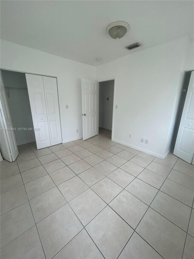 Building Photo - 1945 Calais Dr