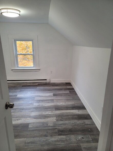 Building Photo - 135 Willow St