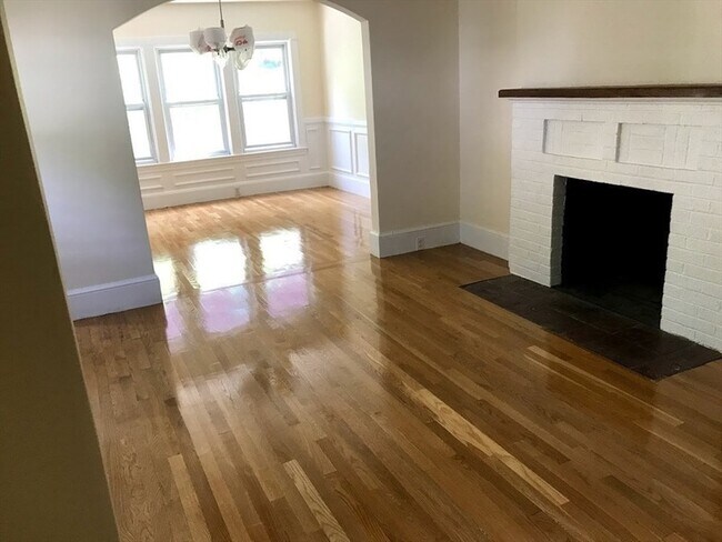 Building Photo - 28 Beaconsfield Rd