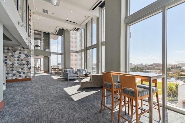 Building Photo - 777 N Ashley Dr