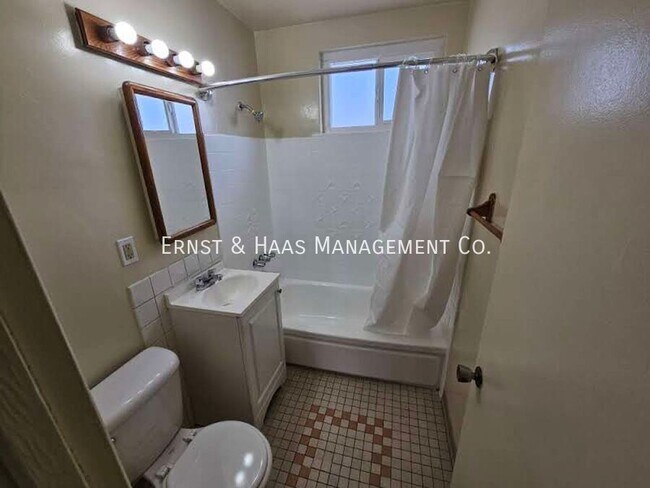 Building Photo - 9119 Rose St