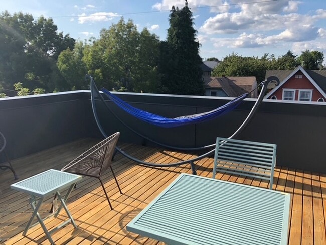 Building Photo - Gorgeous Townhome in Sunny Judkins Park-25...