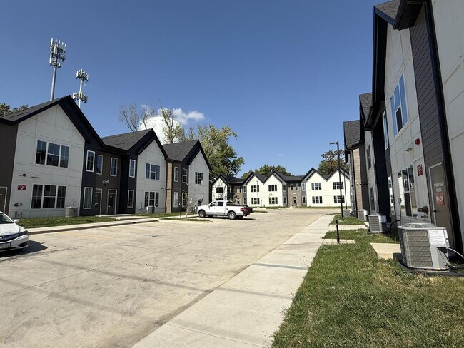 Building Photo - 2 Bed 1 Bath Brand New Contemporary Apartments!