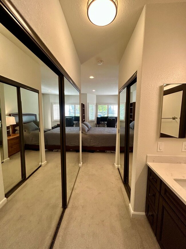Building Photo - Modern and Convenient Condo Near Almaden Lake