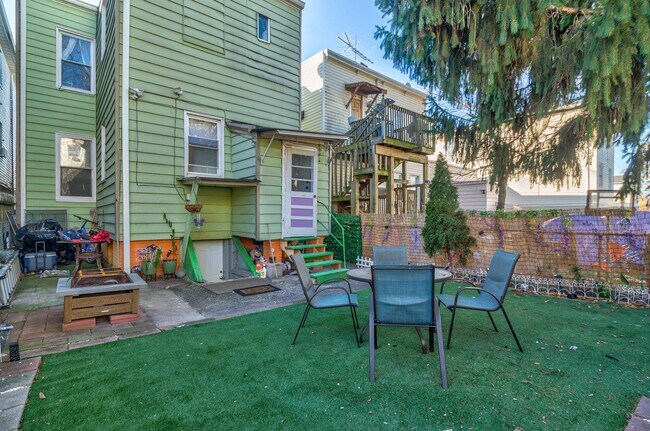 Building Photo - 396 Union St