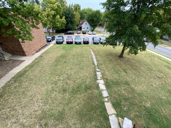 Building Photo - 1400 Bass Ave