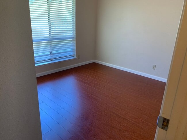 Building Photo - Adorable well maintained 3 bedroom 2 bath ...