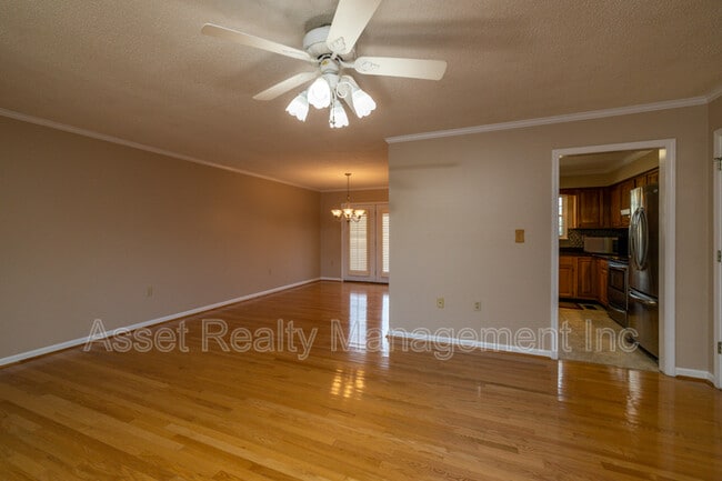 Building Photo - 722 Chapelwood Cir