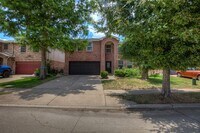 Building Photo - 16609 Woodside Dr