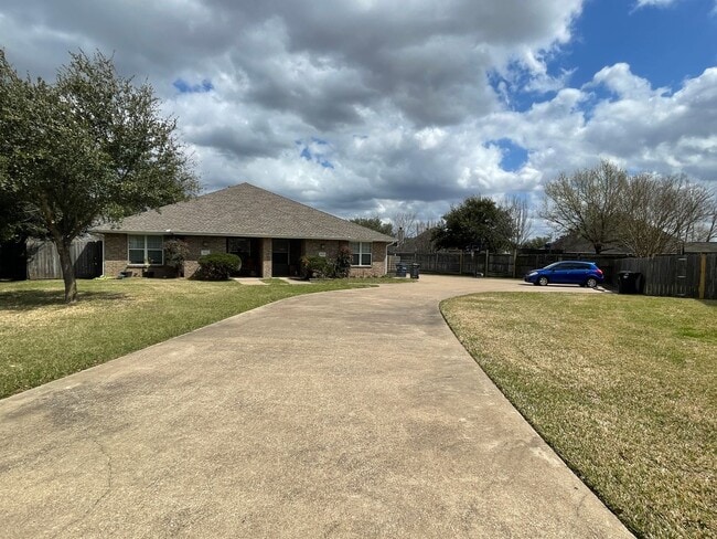 Building Photo - College Station - 3 Bedrooms / 3 bath Dupl...