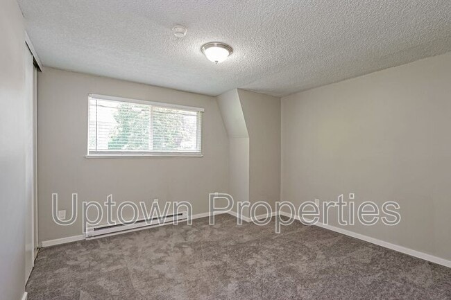 Building Photo - 5011 SW Beaverton Hillsdale Hwy