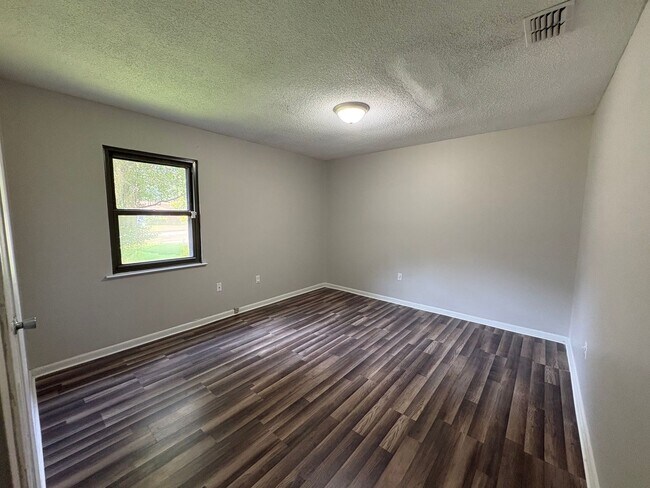 Building Photo - 720 Thornwood Way