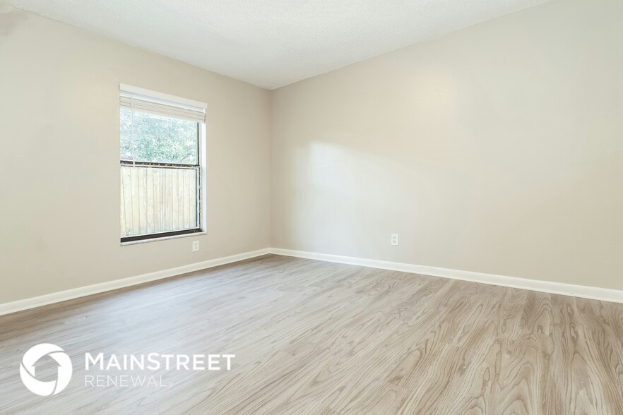 Building Photo - 672 28th Ave S