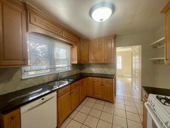 Building Photo - 2421 Old Forest Rd