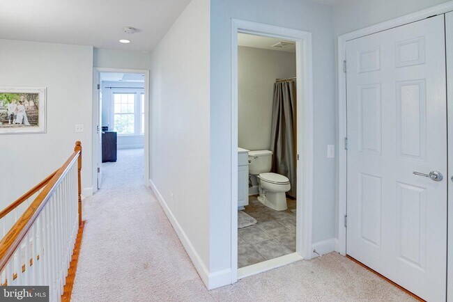 Building Photo - 14633 Weeburn Way