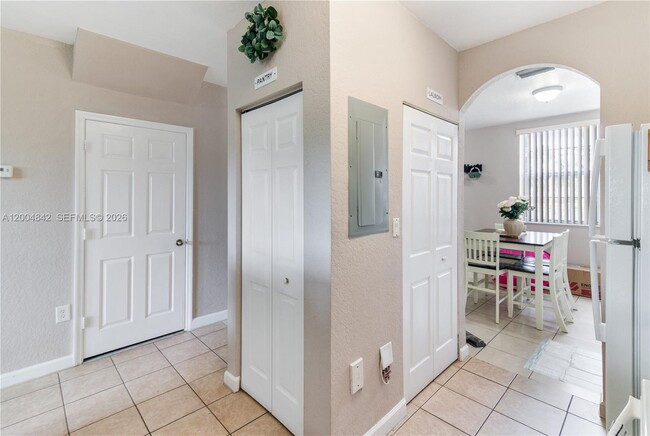 Building Photo - 1420 NE 33rd Ave