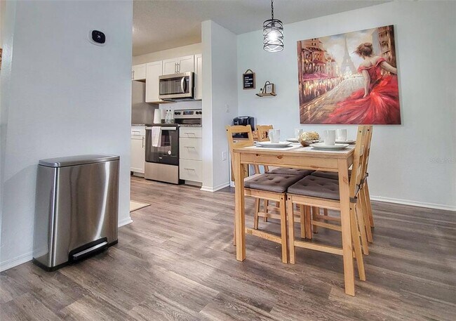 Building Photo - 3705 SW 27th St