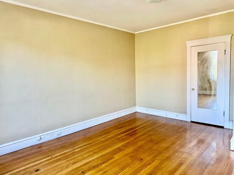 Building Photo - 330 St Paul St