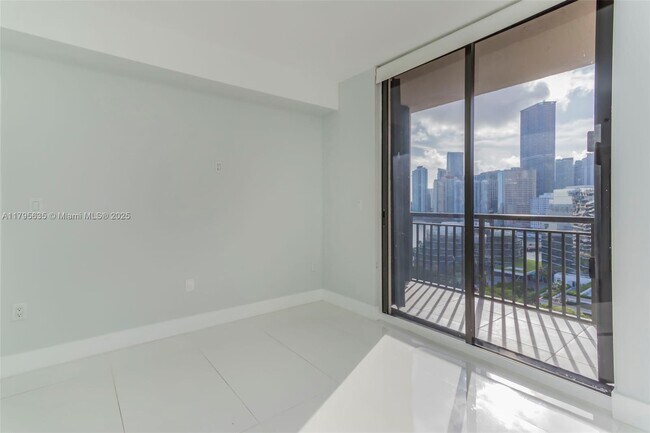 Building Photo - 540 Brickell Key Dr