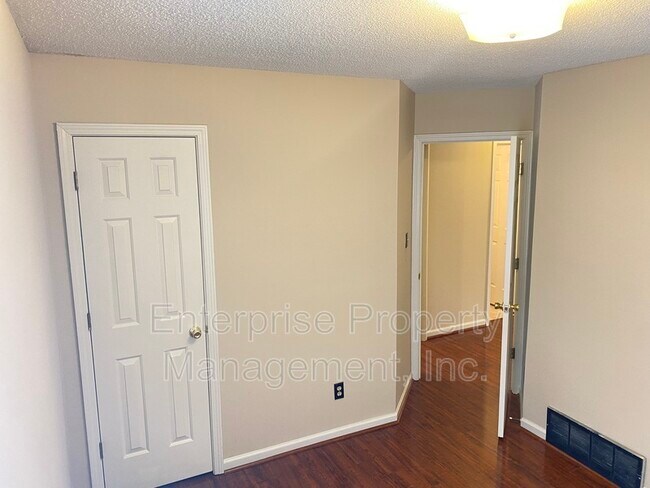 Building Photo - 3794 Walden Meadow Dr