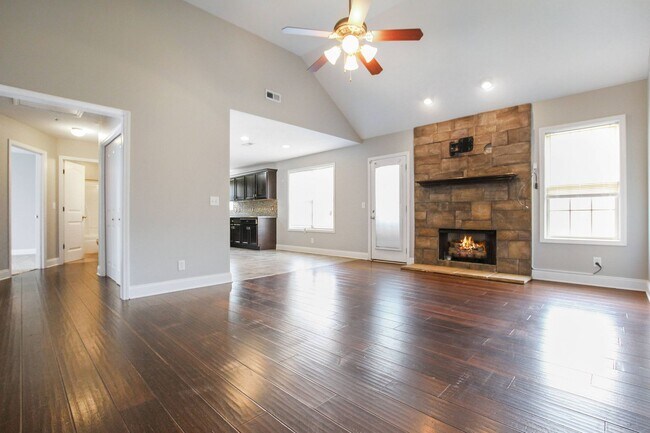 Building Photo - Pet Friendly Four Bedroom with Basement!