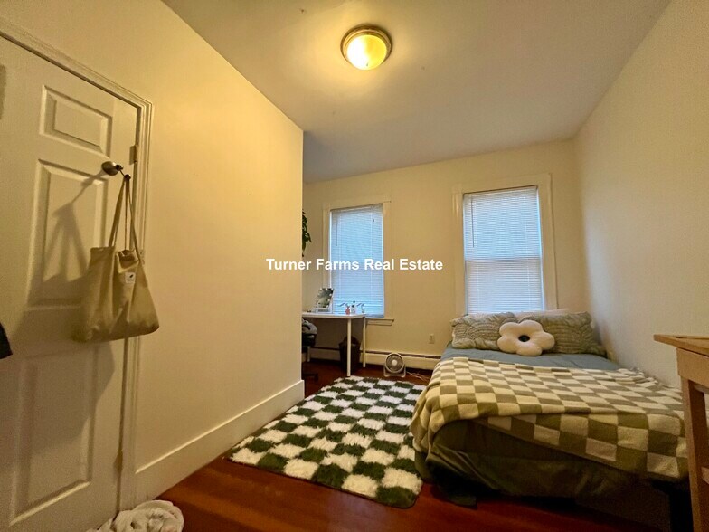 Building Photo - 12 Bucknam St