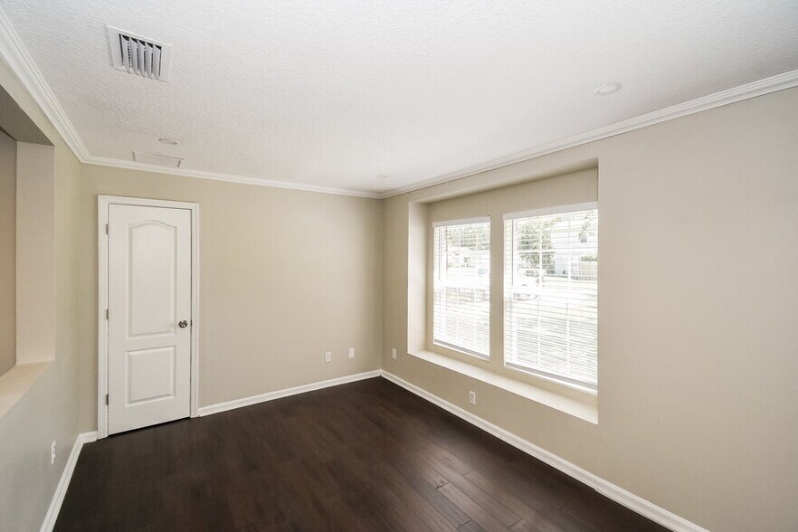 Building Photo - 7068 Beekman Lake Dr