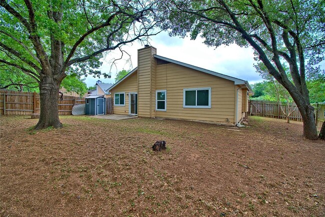Building Photo - 12100 Lavinia Ln