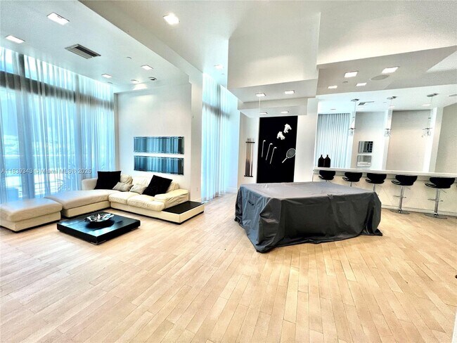 Building Photo - 350 S Miami Ave