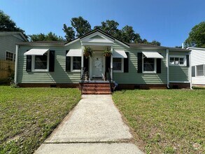 Building Photo - 3 BED | 1 BATH | SPACIOUS GATED BACKYARD |...