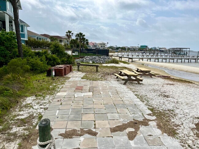 Building Photo - 220 Wynnehaven Beach Rd