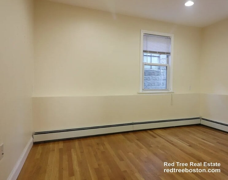 Building Photo - 20 Magoun St