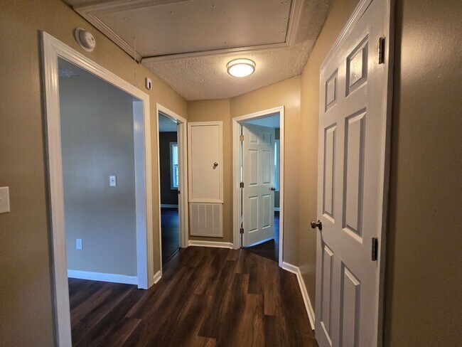 Building Photo - 707 Miller Ave