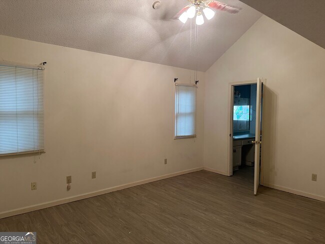 Building Photo - 303 Westbrooke Dr