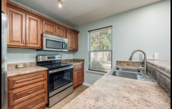 Building Photo - 44 Wildwood St