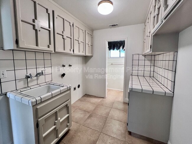 Building Photo - 9193 N Fowler Ave