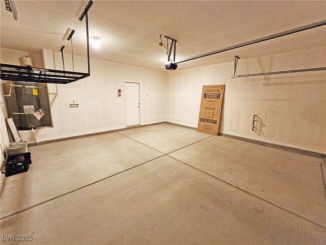 Building Photo - 5375 E La Campana Dr