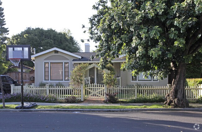 Building Photo - 47 Avondale Ave