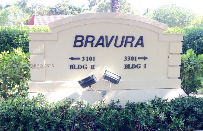 Building Photo - 3301 N Country Club Dr