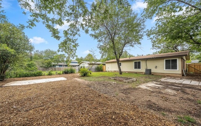 Building Photo - 1309 Suffolk Dr