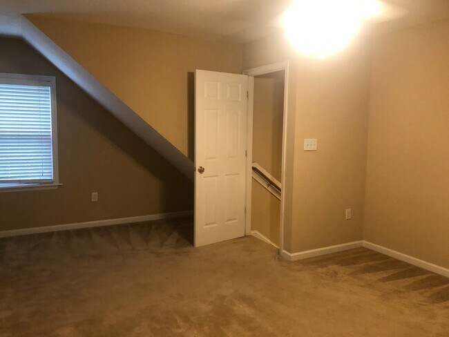 Building Photo - PRE-LEASING FOR JULY 22ND 2026!