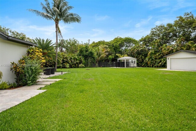 Building Photo - 8535 SW 100th Ave