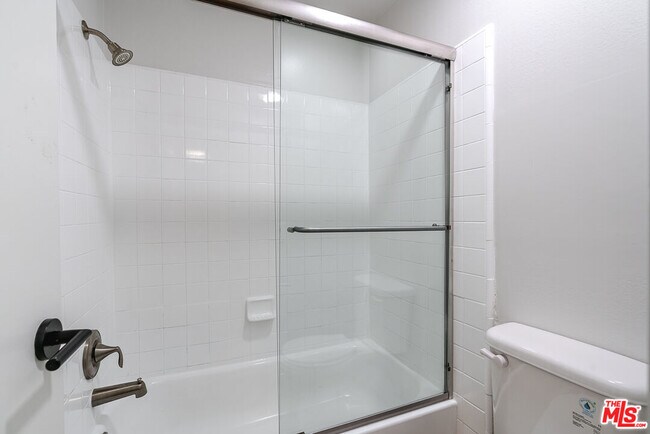 Building Photo - 1352 S Carmelina Ave