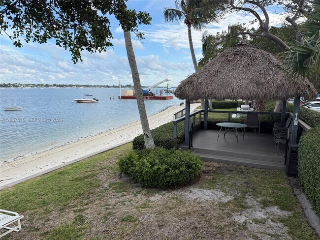Building Photo - 5600 N Flagler Dr